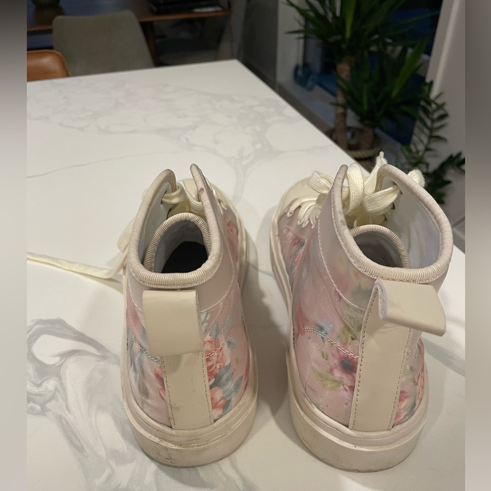 Fun high tops - Picture 3 of 5